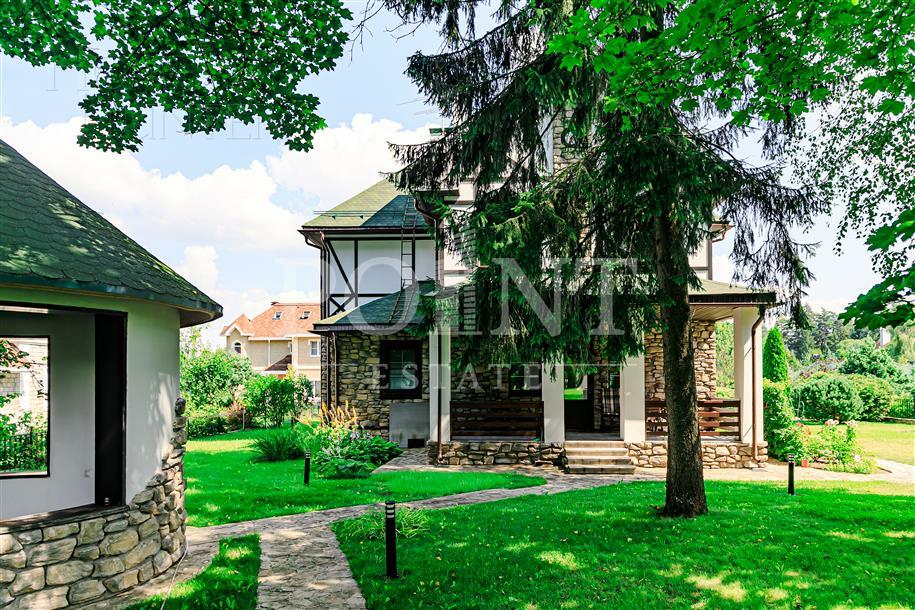 2-этажный коттедж 250 м² с отделкой