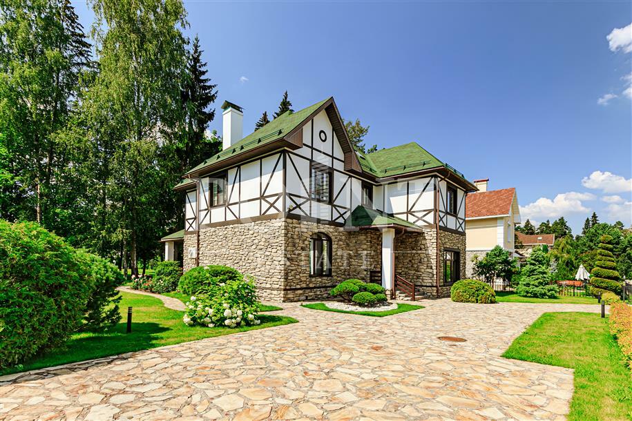 2-этажный коттедж 250 м² с отделкой