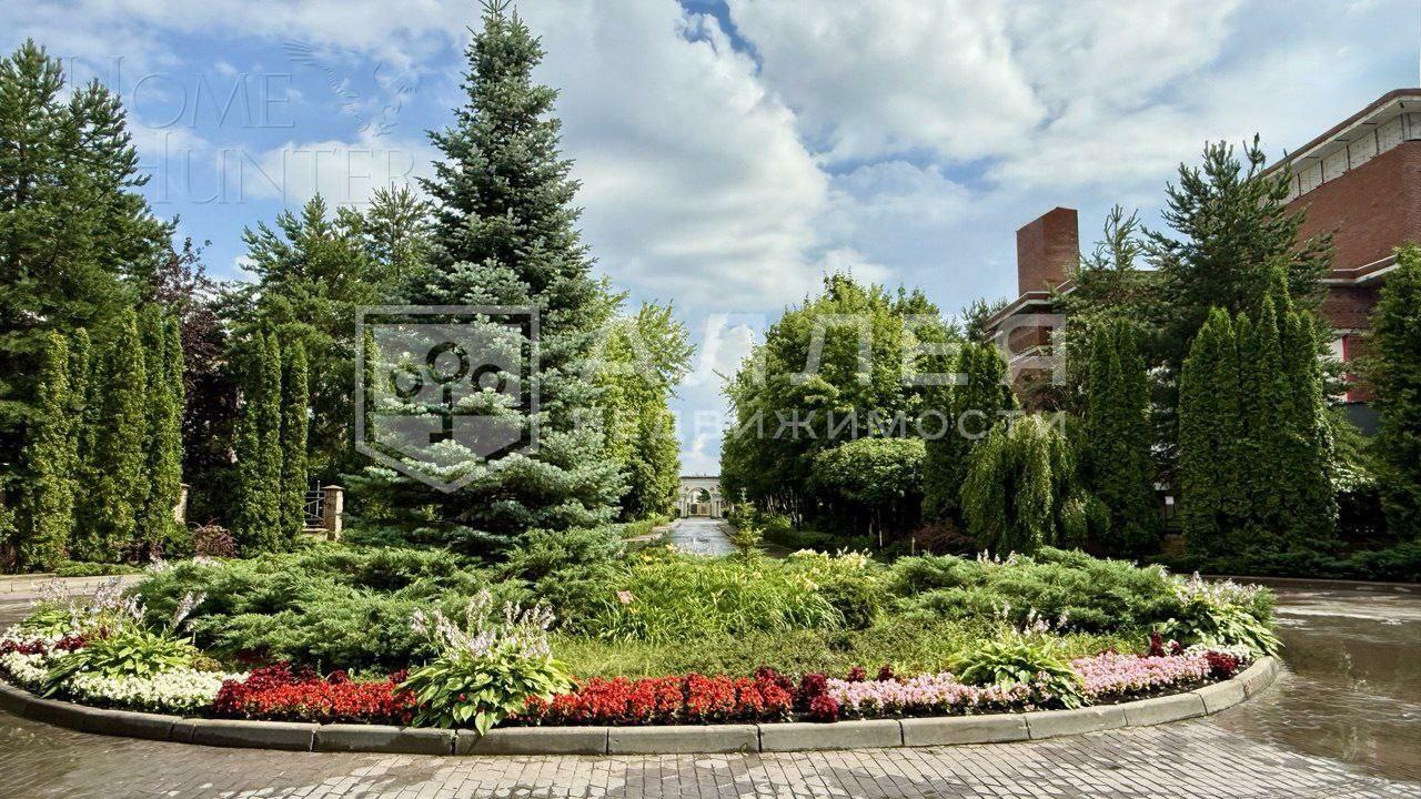 2-этажный коттедж 1 320 м² без отделки