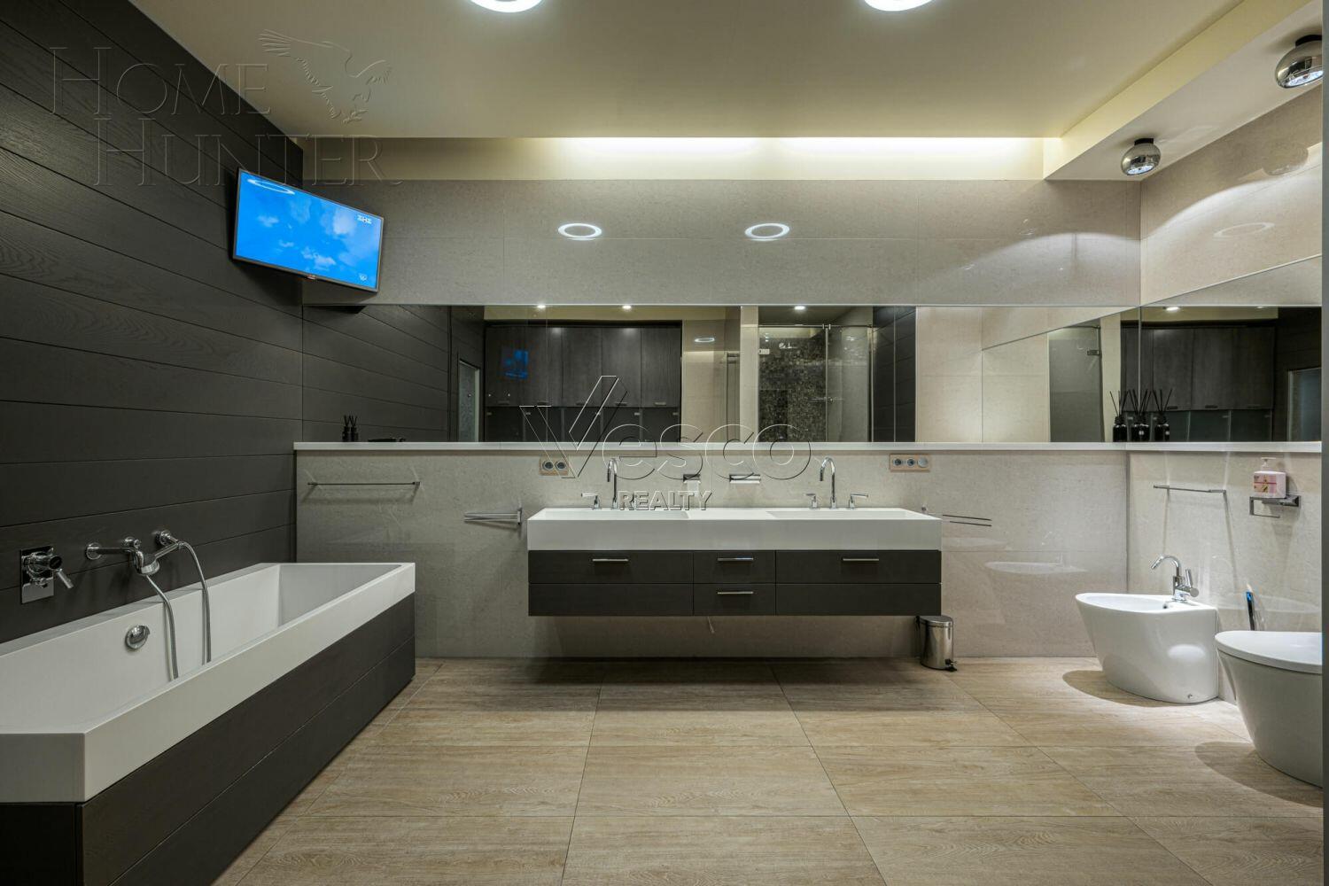 3-КОМН. КВАРТИРА С ОТДЕЛКОЙ 220 М² НА 4 ЭТАЖЕ