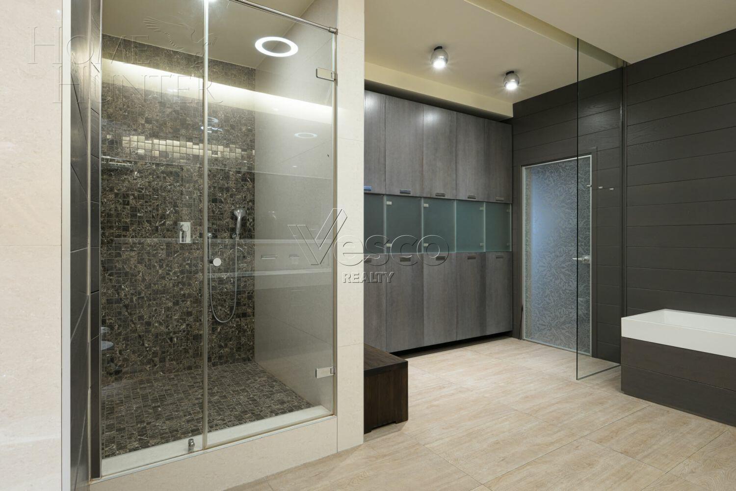 3-КОМН. КВАРТИРА С ОТДЕЛКОЙ 220 М² НА 4 ЭТАЖЕ