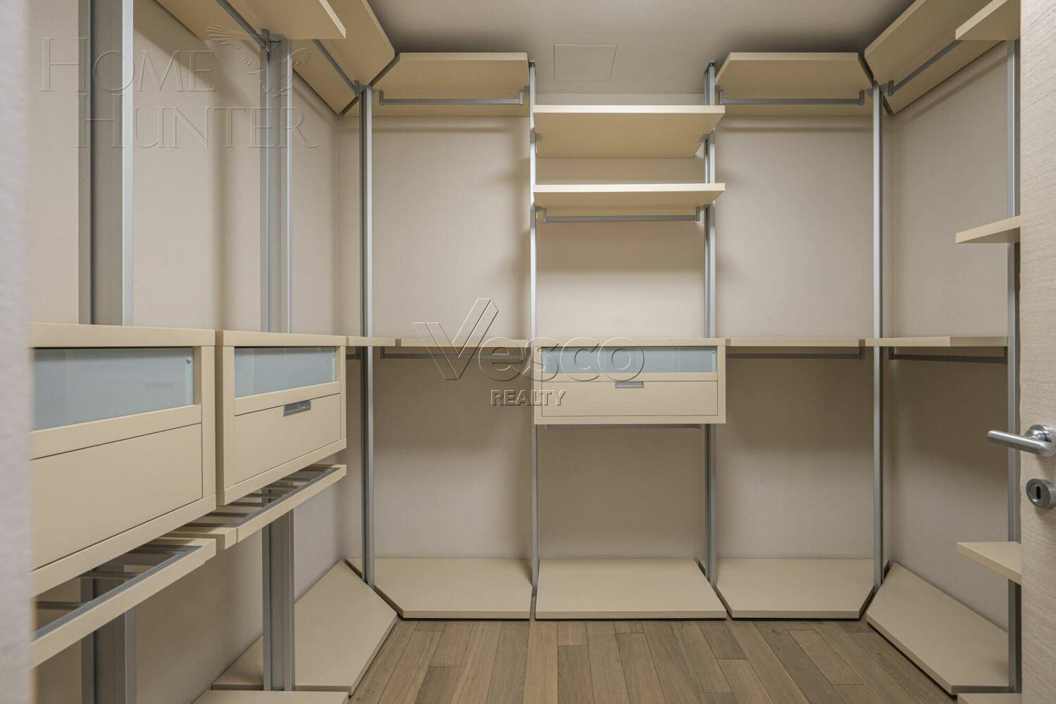 3-КОМН. КВАРТИРА С ОТДЕЛКОЙ 220 М² НА 4 ЭТАЖЕ