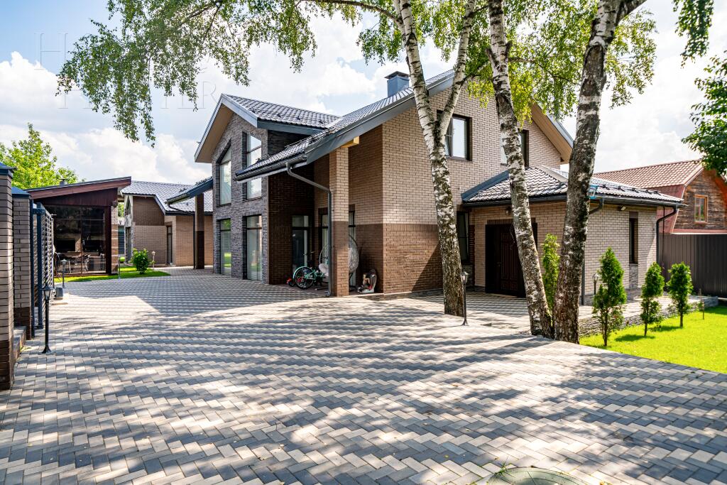 2-этажный коттедж 350 м² с отделкой