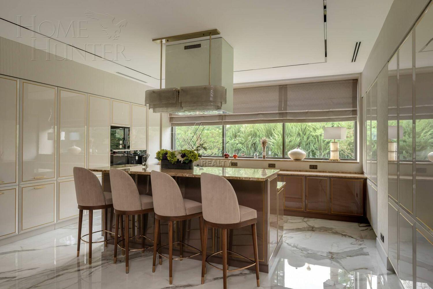 2-этажный коттедж 1 000 м² с отделкой