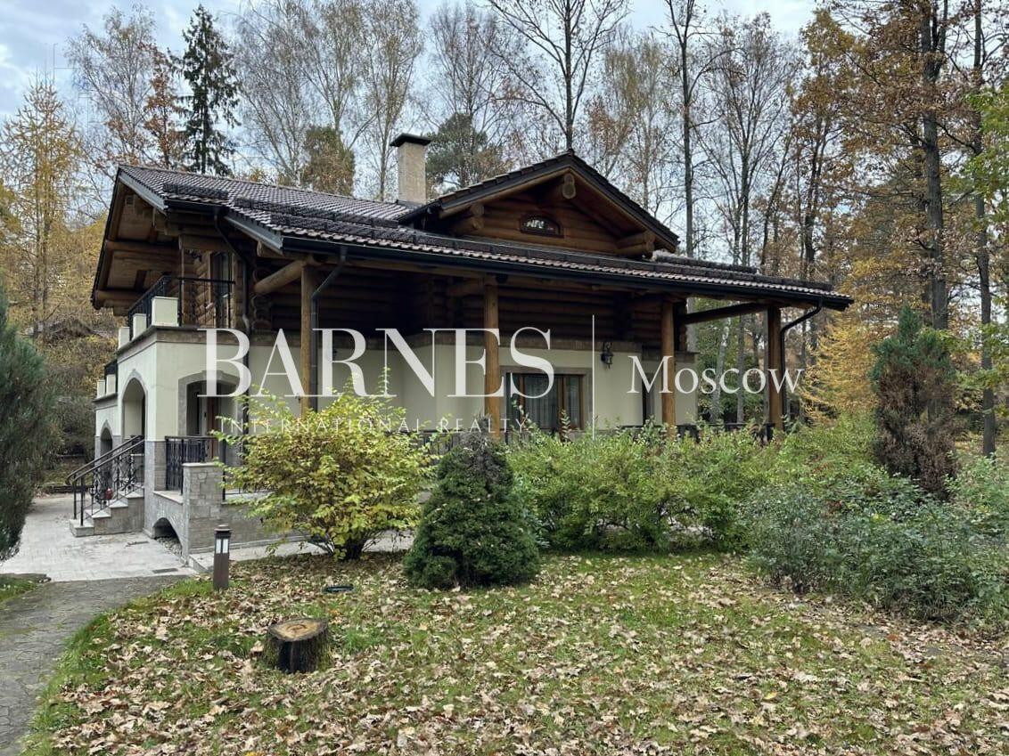 2-этажный коттедж 290 м² с отделкой