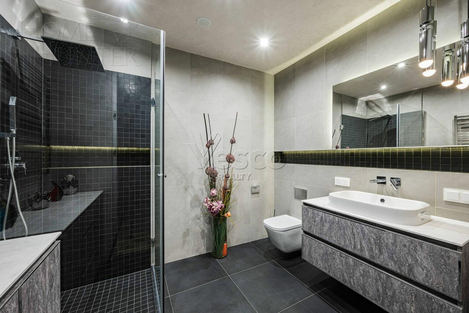 2-этажный коттедж 1 000 м² с отделкой