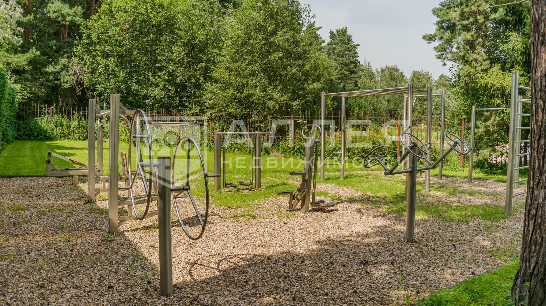 2-этажный коттедж 400 м² с отделкой