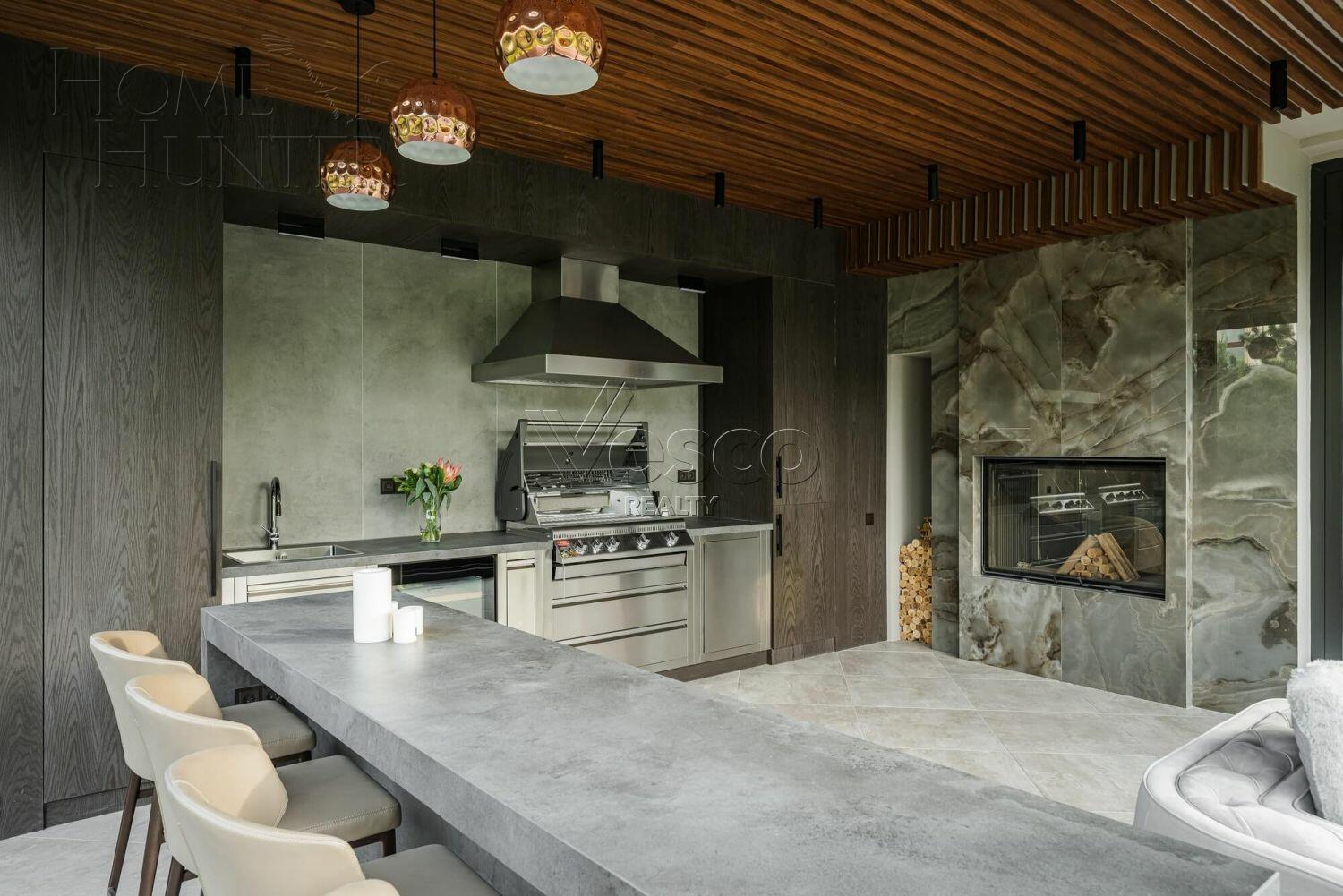 2-этажный коттедж 1 000 м² с отделкой