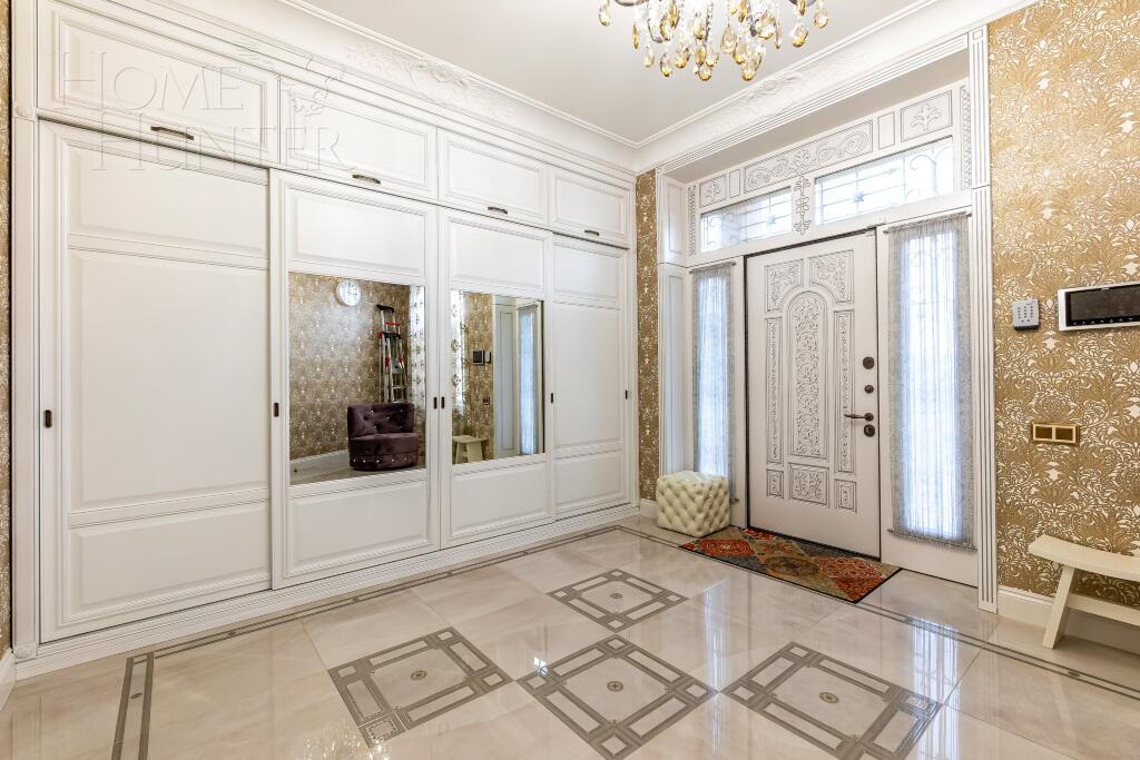 3-этажный таунхаус 375 м² с отделкой