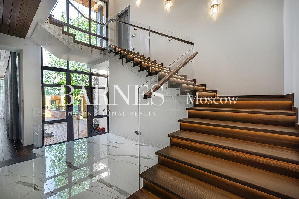 2-этажный коттедж 590 м² с отделкой