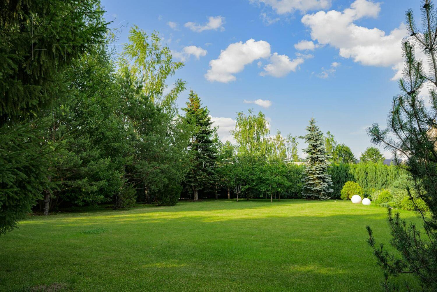 2-этажный коттедж 1 000 м² с отделкой