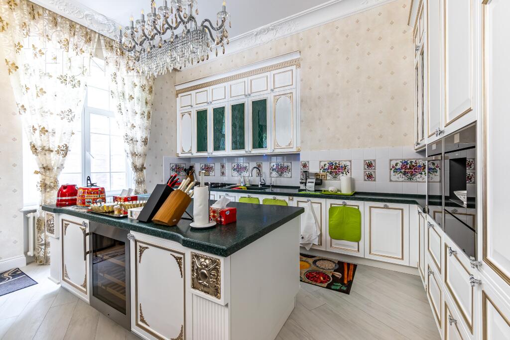 3-этажный таунхаус 375 м² с отделкой