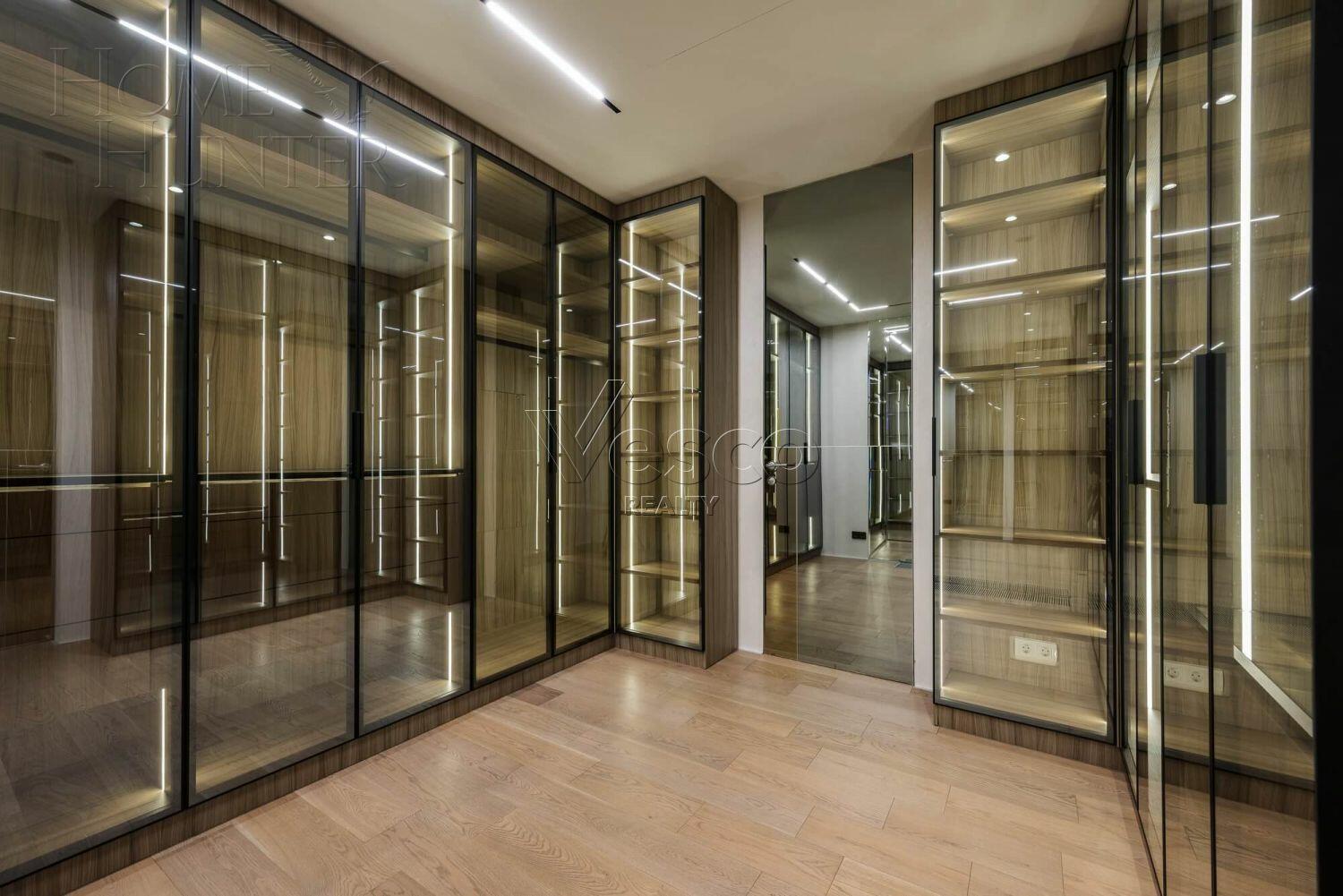 2-этажный коттедж 1 000 м² с отделкой