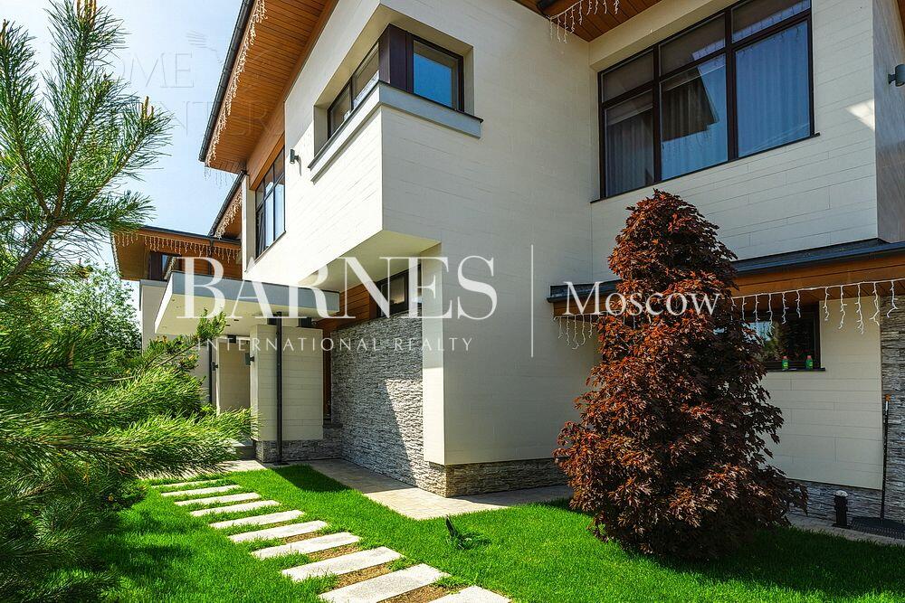 2-этажный коттедж 590 м² с отделкой