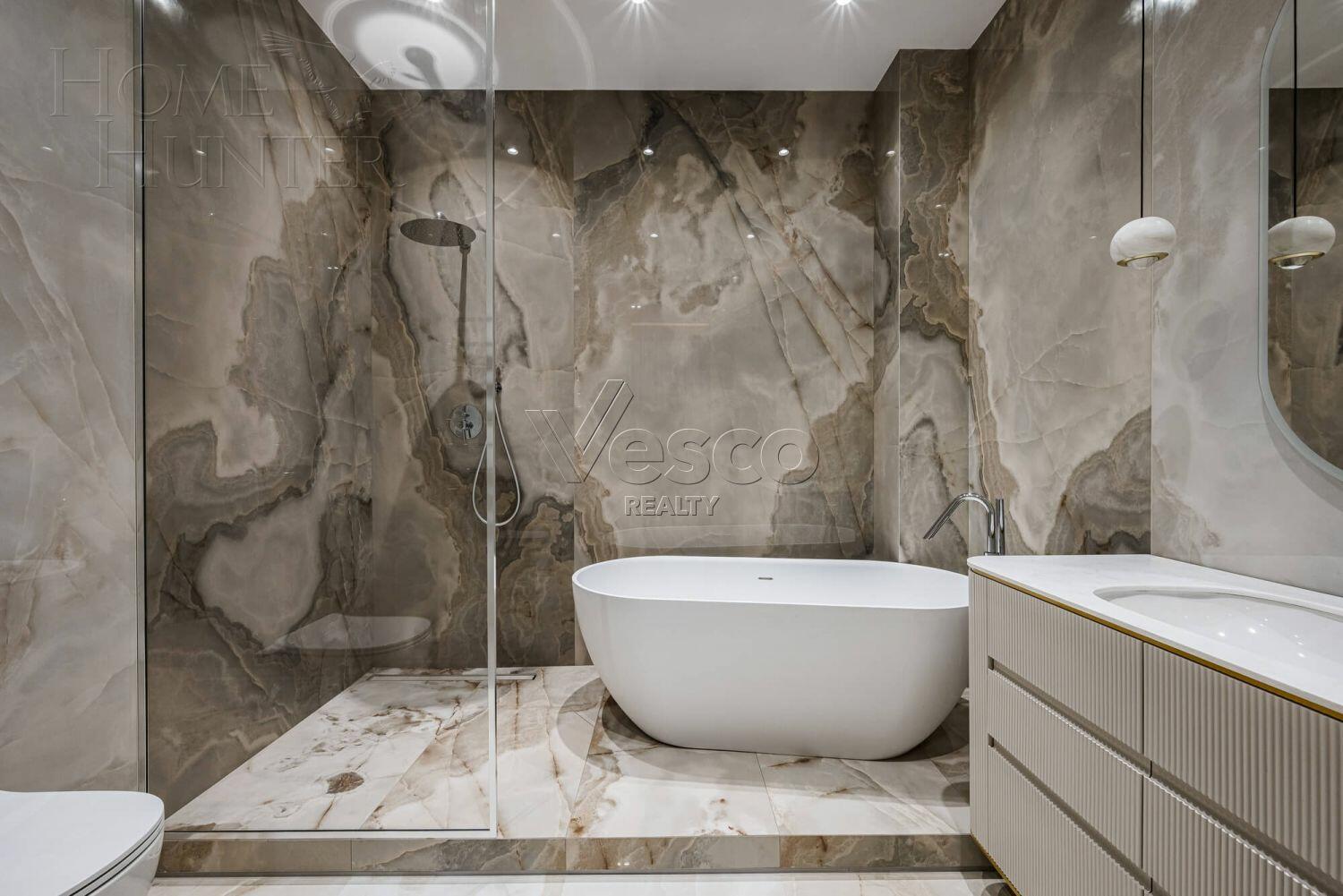 2-этажный коттедж 1 000 м² с отделкой