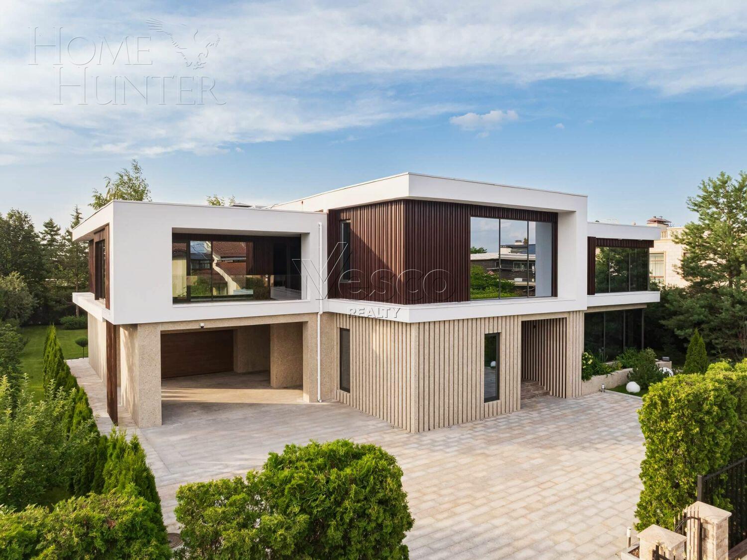 2-этажный коттедж 1 000 м² с отделкой