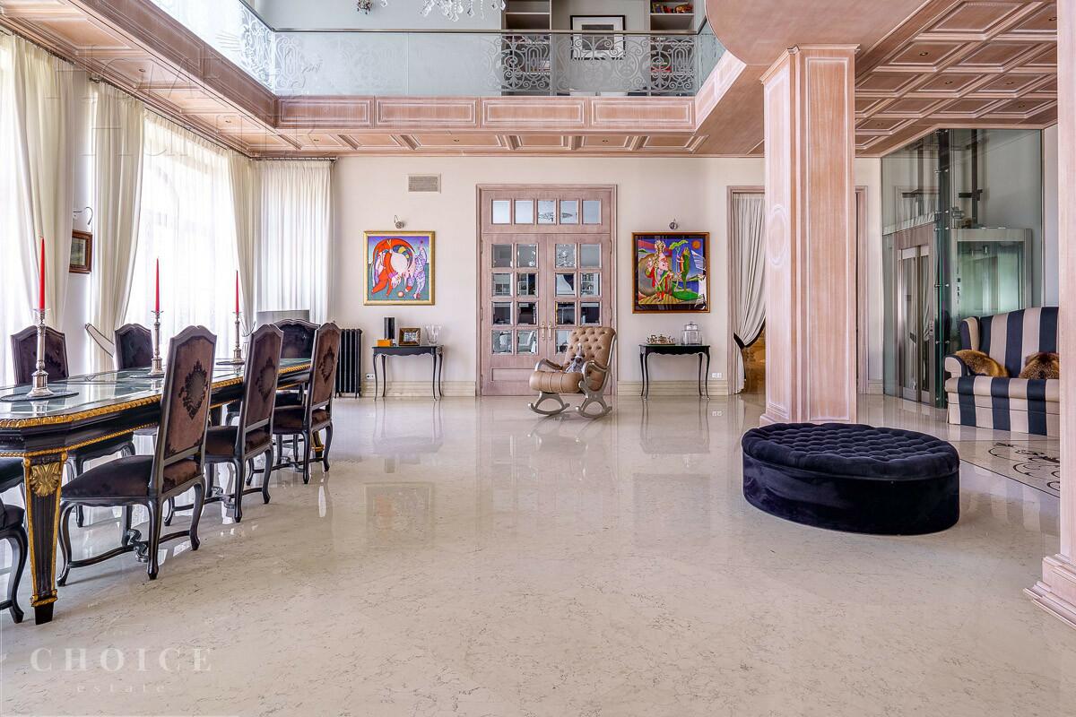 3-этажный коттедж 2 500 м² с отделкой