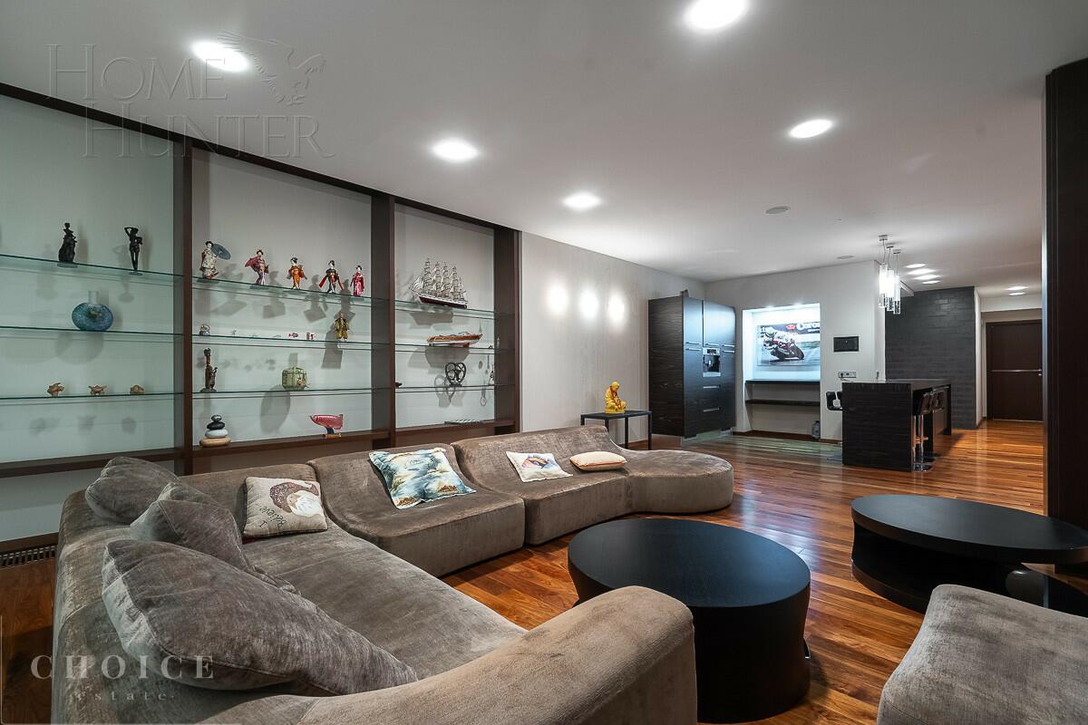 2-этажный коттедж 1 300 м² с отделкой