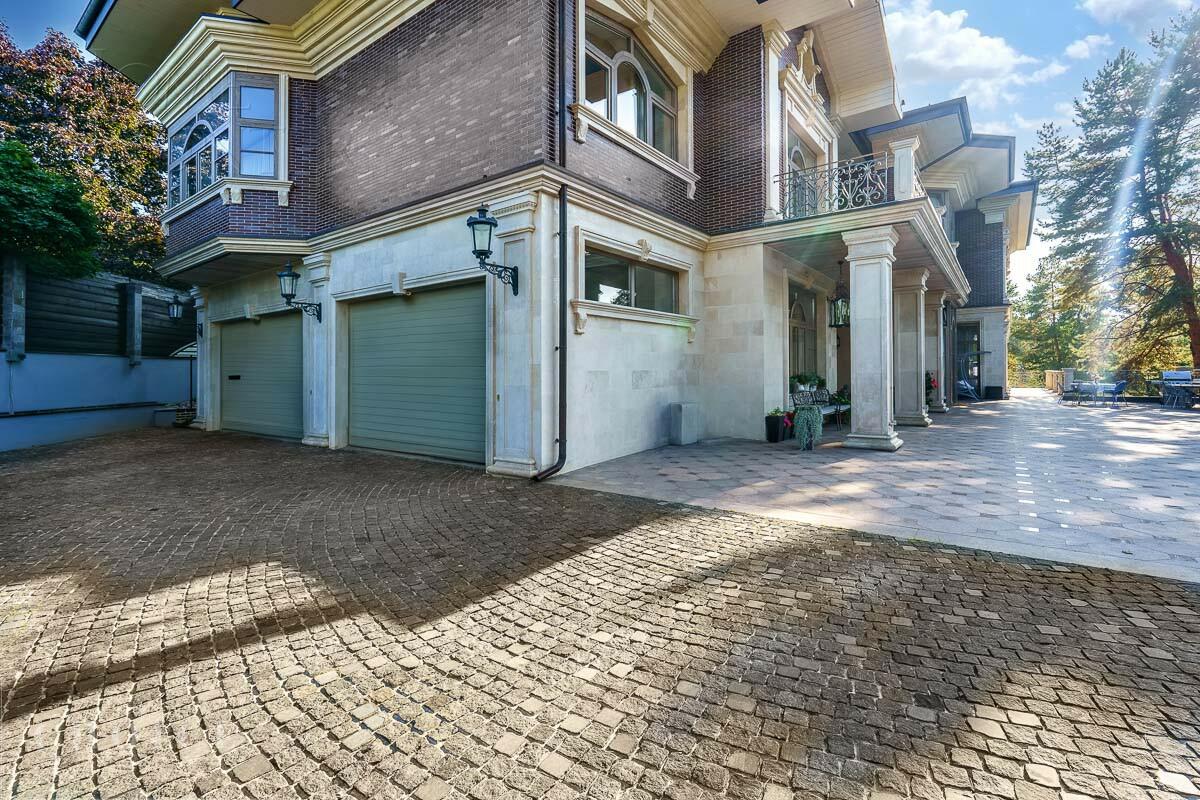 3-этажный коттедж 2 500 м² с отделкой