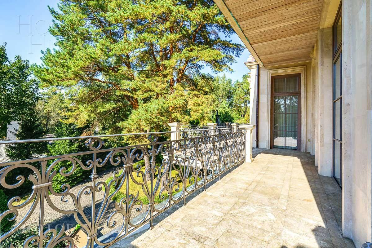 3-этажный коттедж 2 500 м² с отделкой