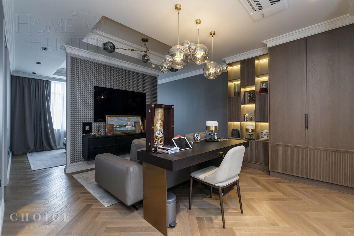 3-этажный коттедж 1 100 м² с отделкой