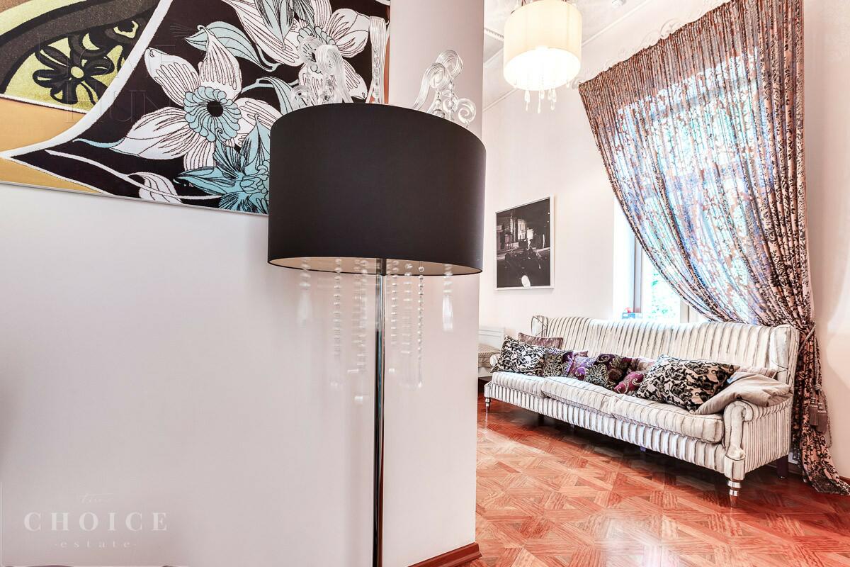 2-этажный коттедж 1 100 м² с отделкой