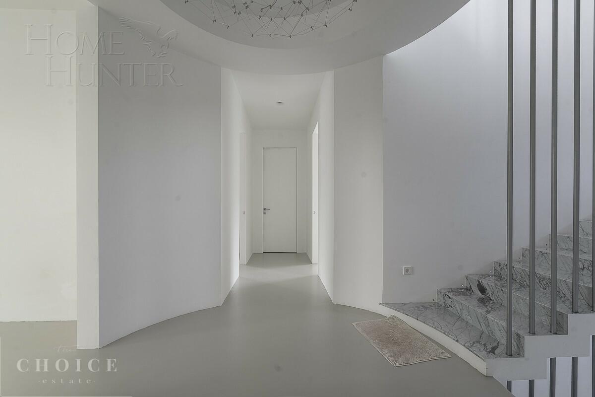 3-этажный коттедж 650 м² с отделкой