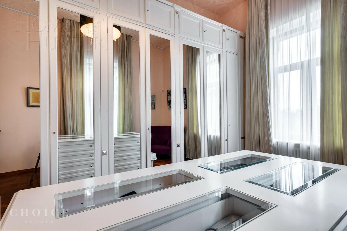 2-этажный коттедж 1 100 м² с отделкой