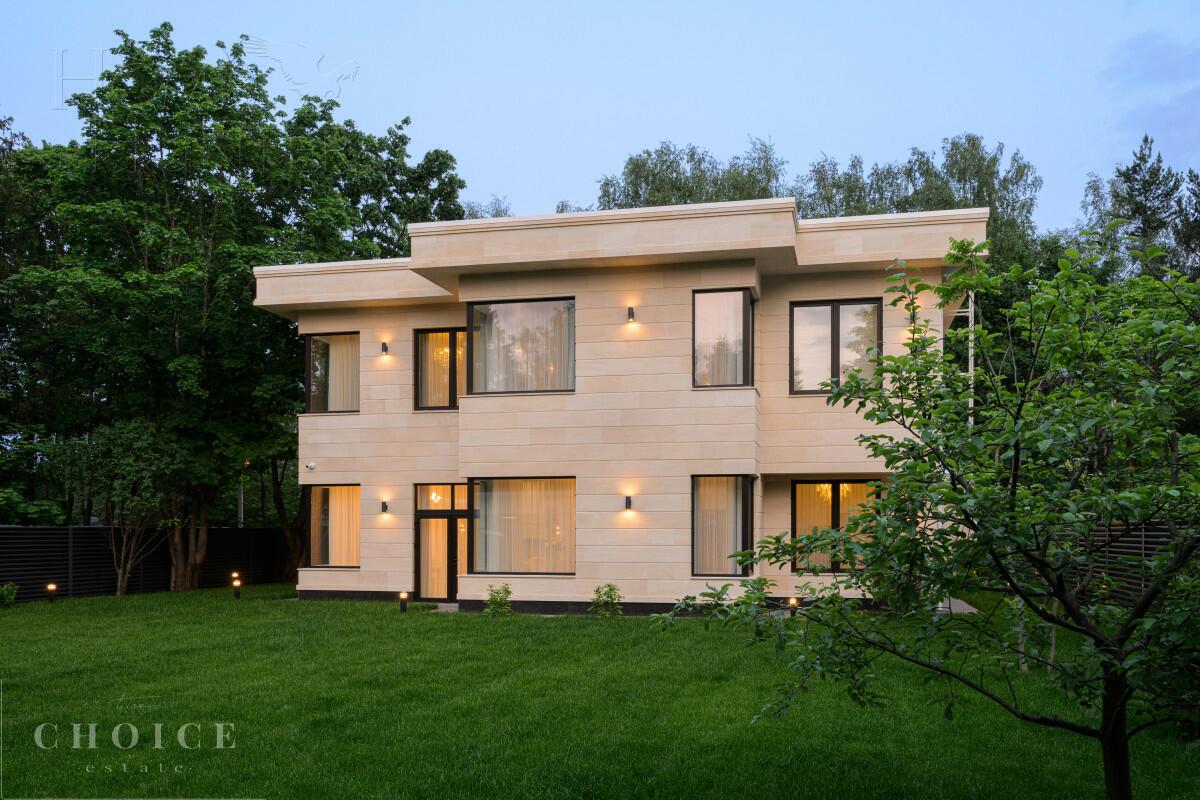 2-этажный коттедж 300 м² с отделкой