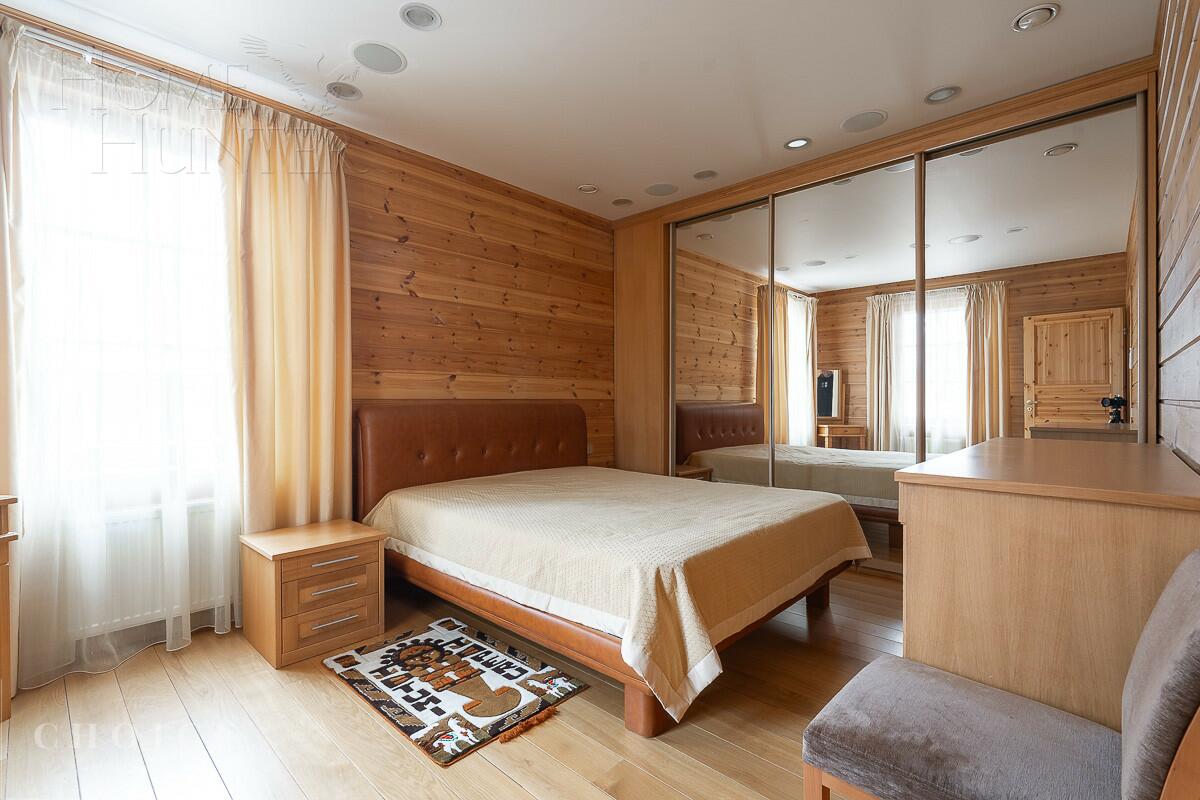 2-этажный коттедж 1 300 м² с отделкой