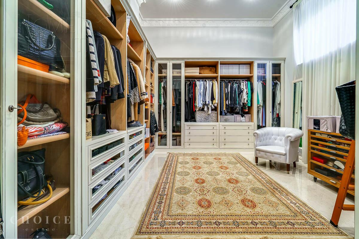 3-этажный коттедж 2 500 м² с отделкой