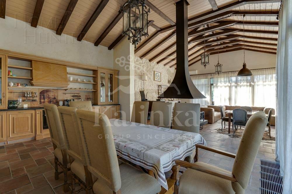 2-этажный коттедж 1 800 м² с отделкой