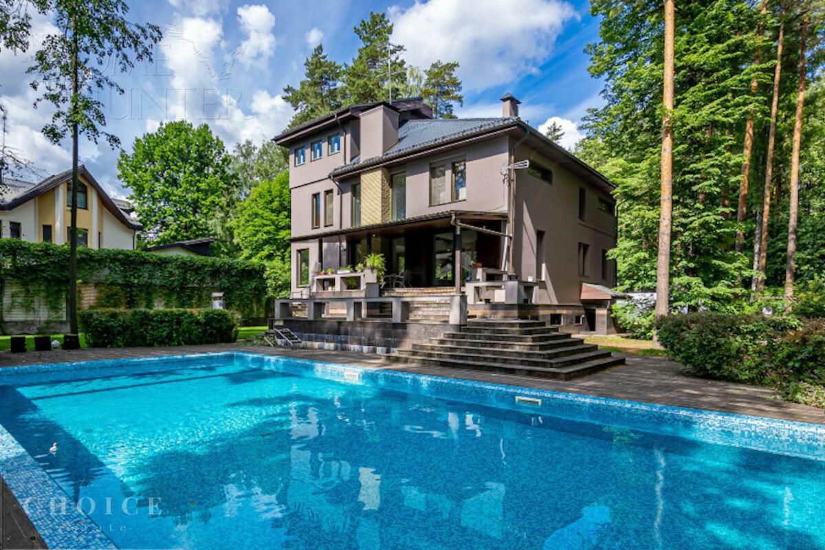 2-этажный коттедж 600 м² с отделкой