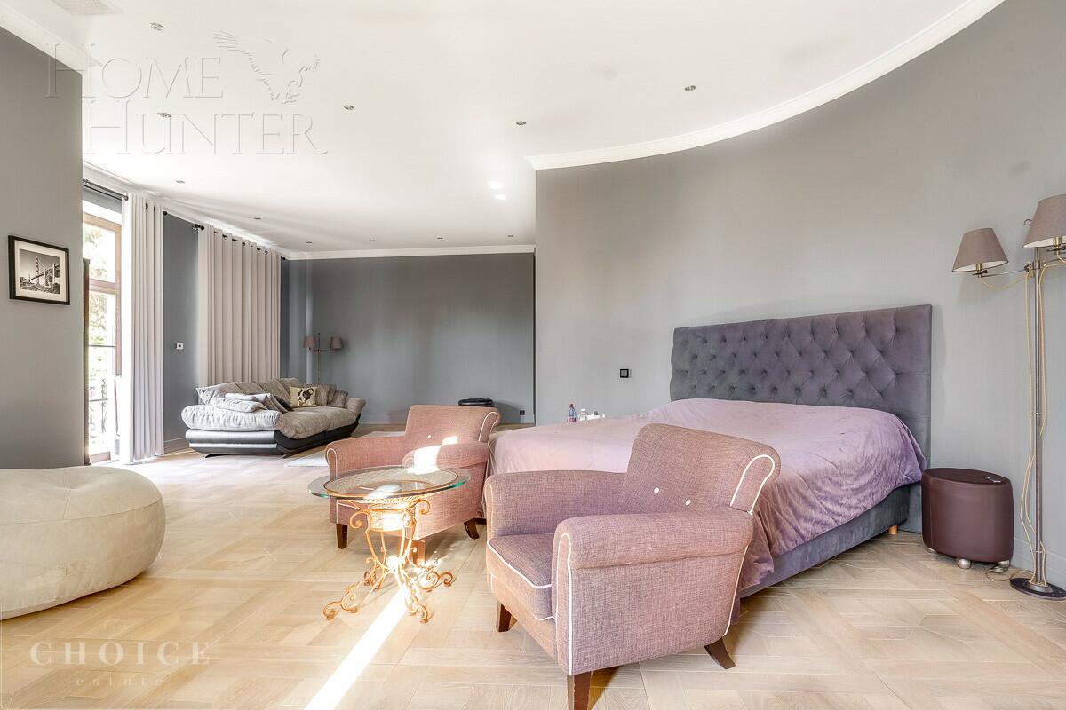 3-этажный коттедж 2 500 м² с отделкой