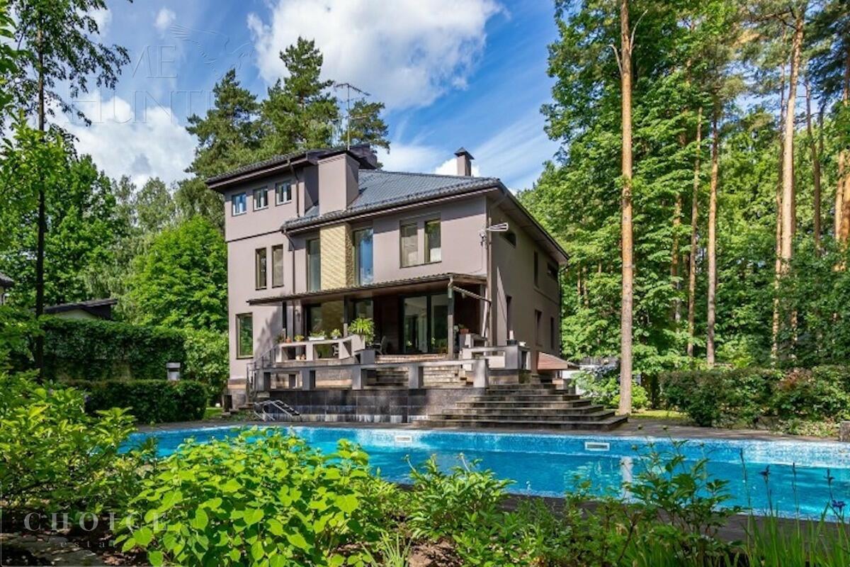 2-этажный коттедж 600 м² с отделкой