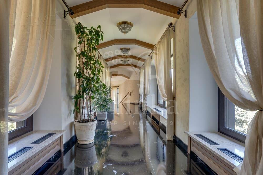 2-этажный коттедж 1 800 м² с отделкой