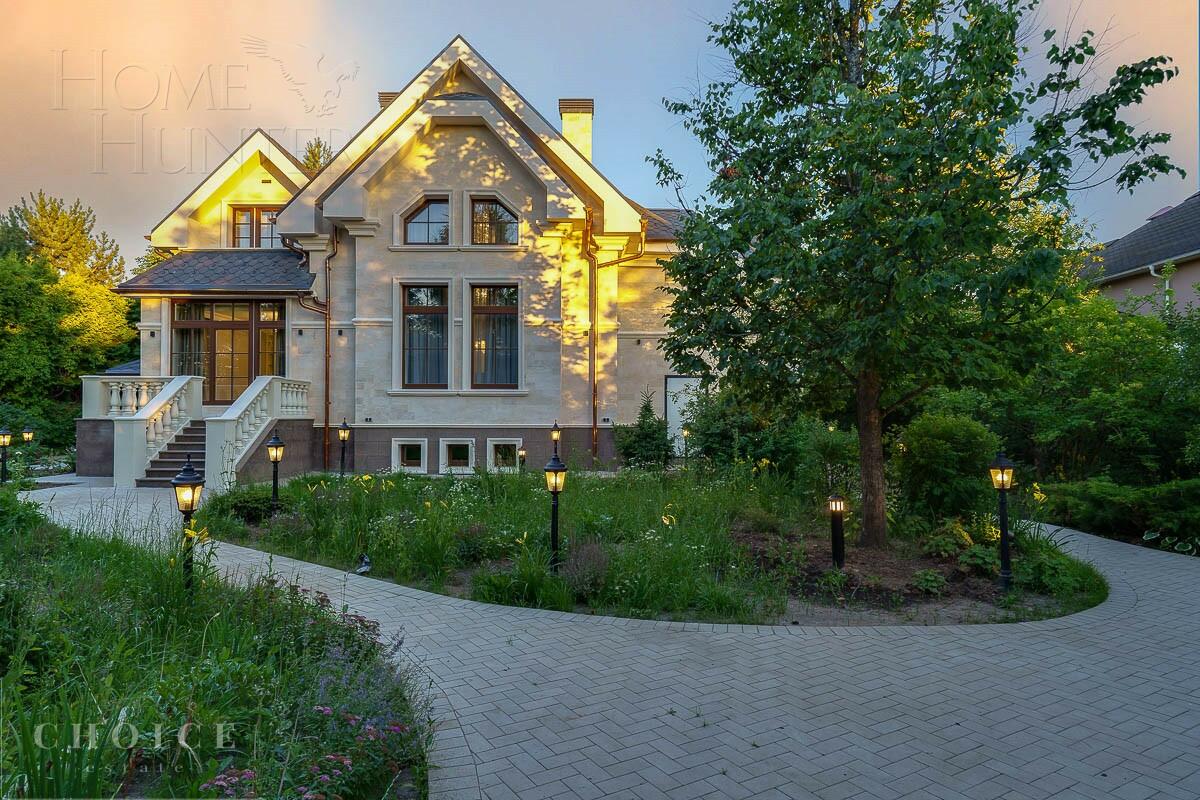 2-этажный коттедж 350 м² с отделкой