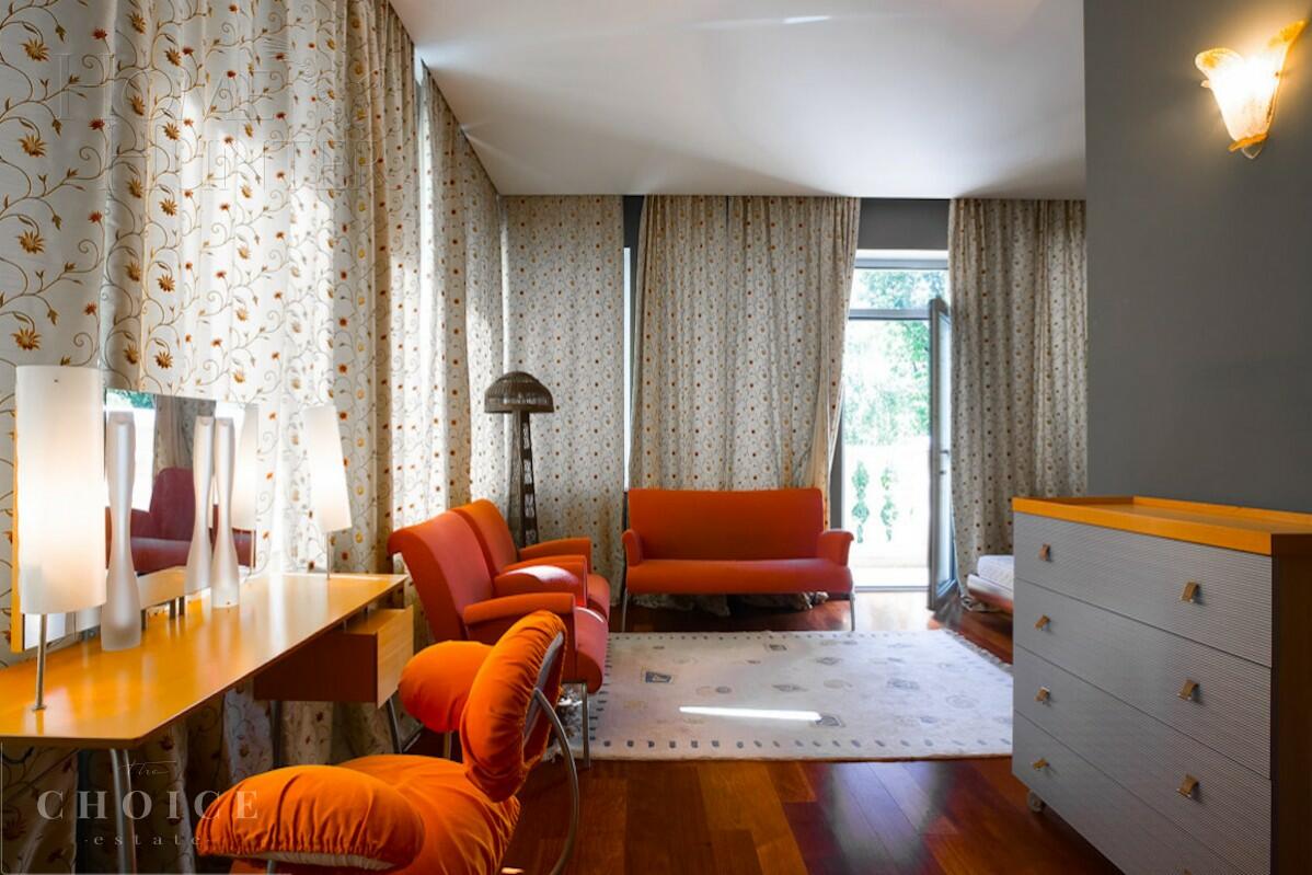 2-этажный коттедж 2 100 м² с отделкой