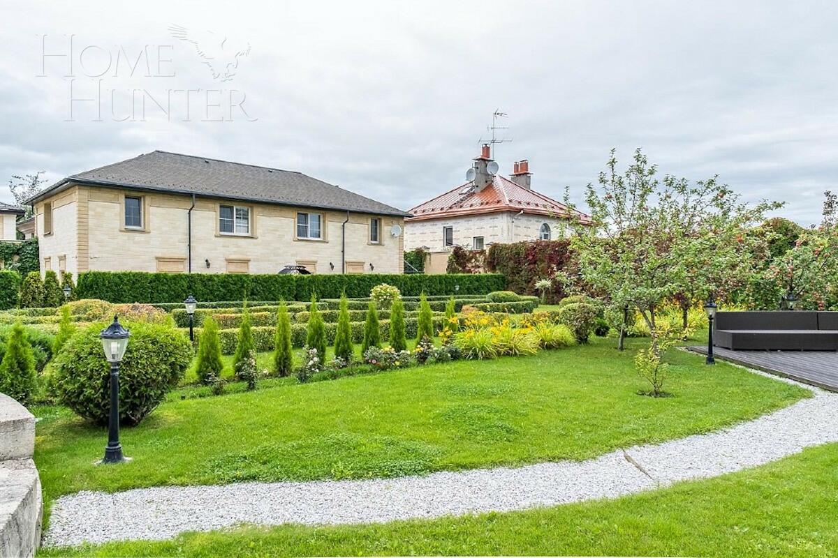 2-этажный коттедж 2 200 м² без отделки