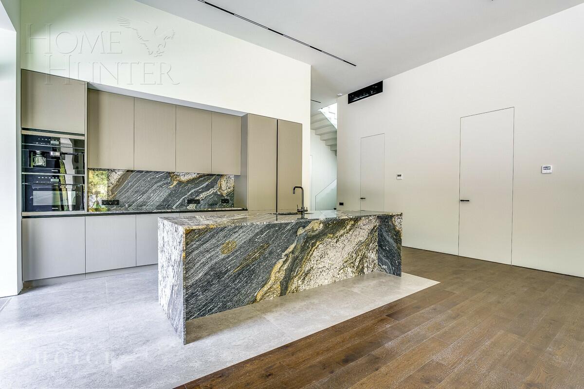 2-этажный коттедж 500 м² с отделкой