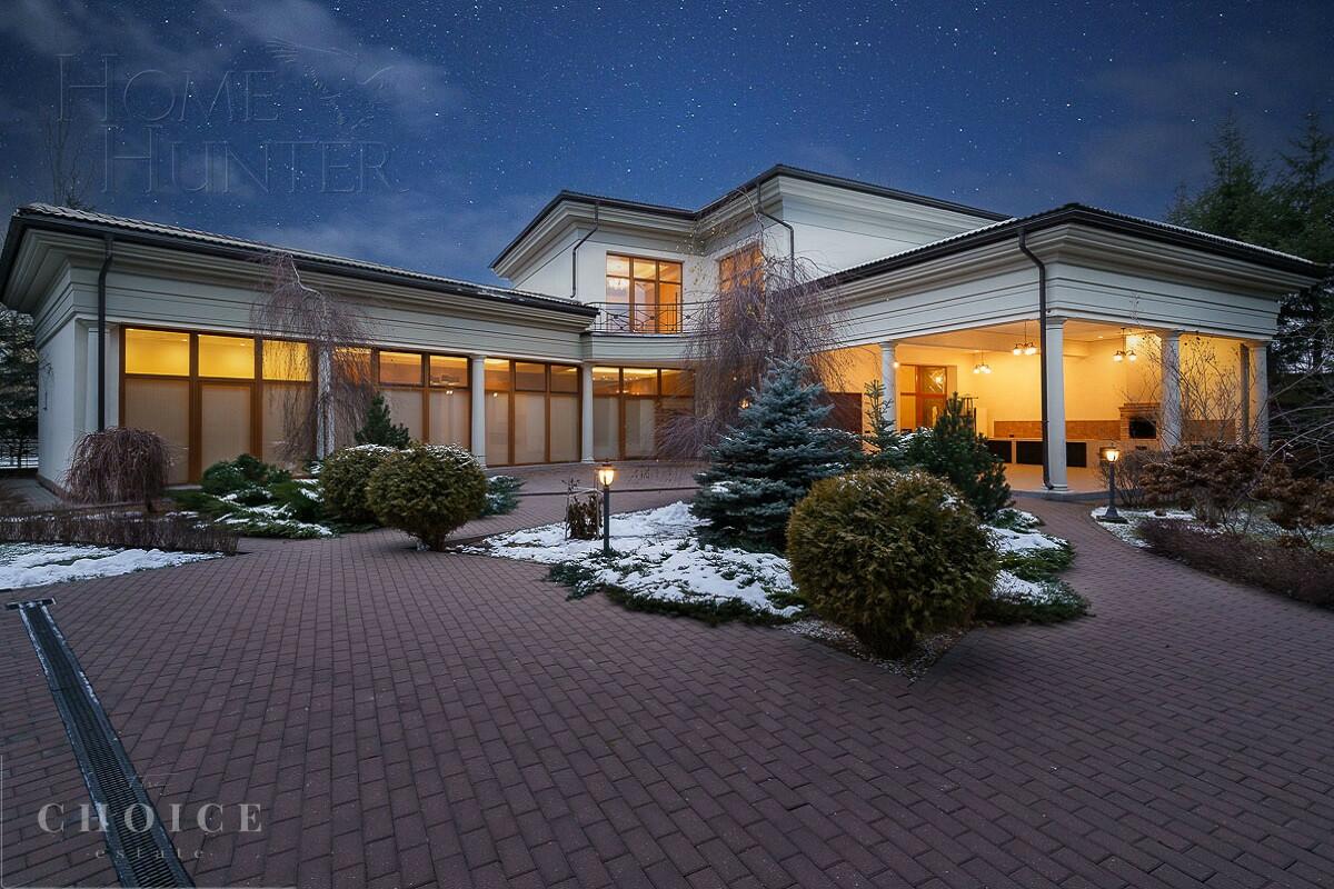 2-этажный коттедж 1 250 м² с отделкой