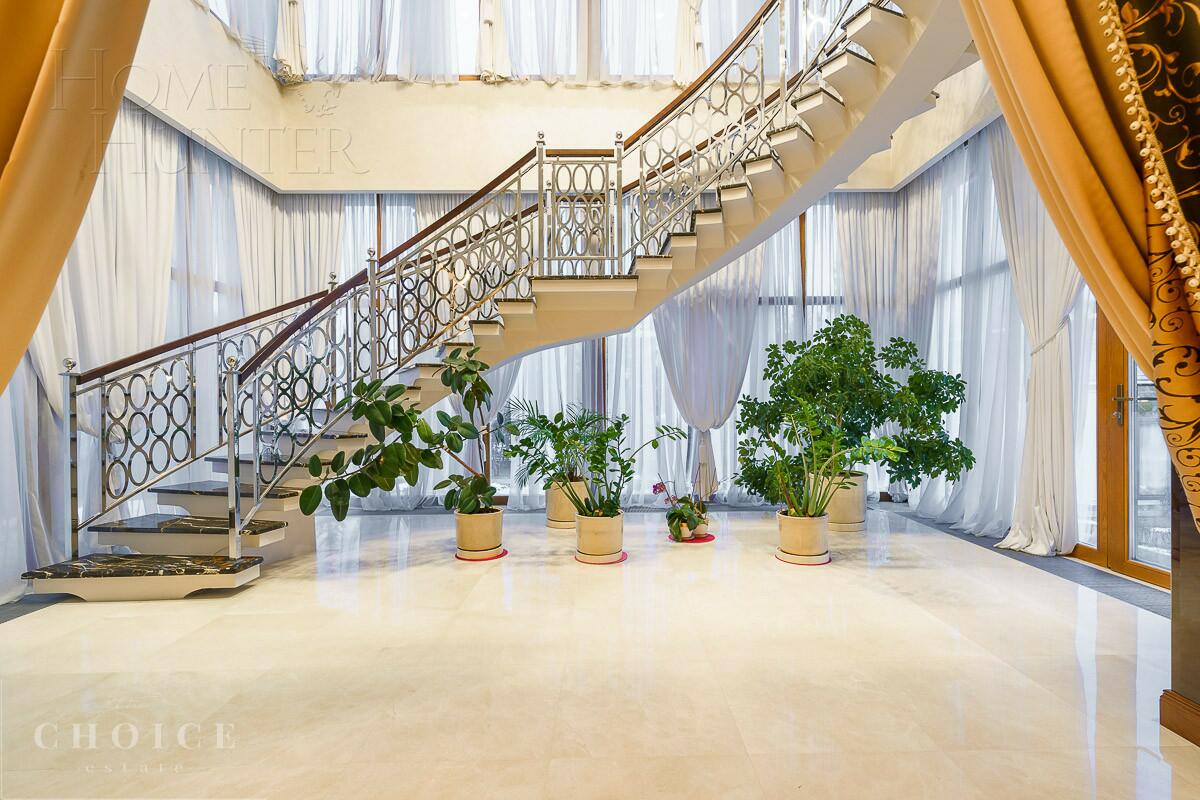 2-этажный коттедж 1 250 м² с отделкой