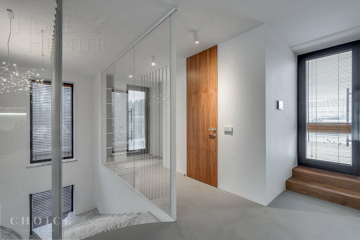 3-этажный коттедж 650 м² с отделкой