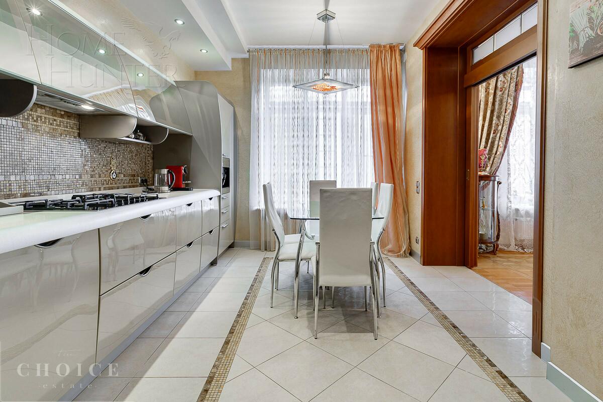 2-этажный коттедж 1 460 м² с отделкой