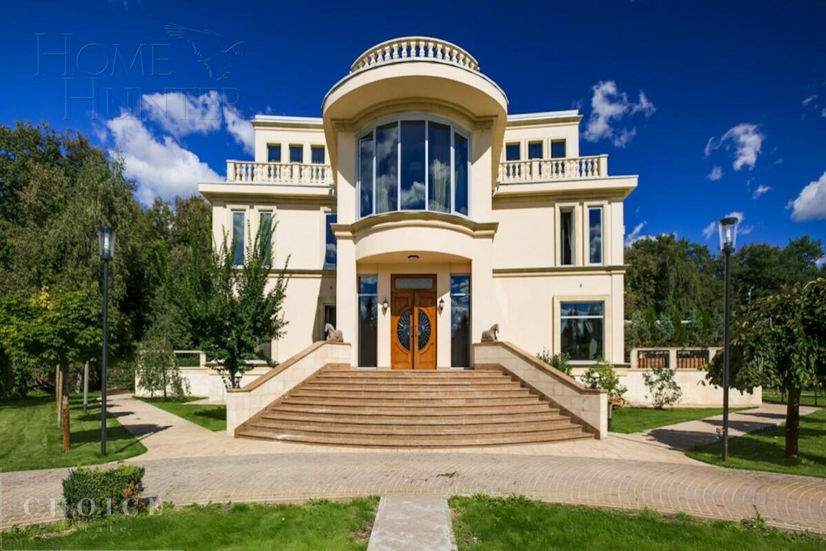 2-этажный коттедж 2 100 м² с отделкой