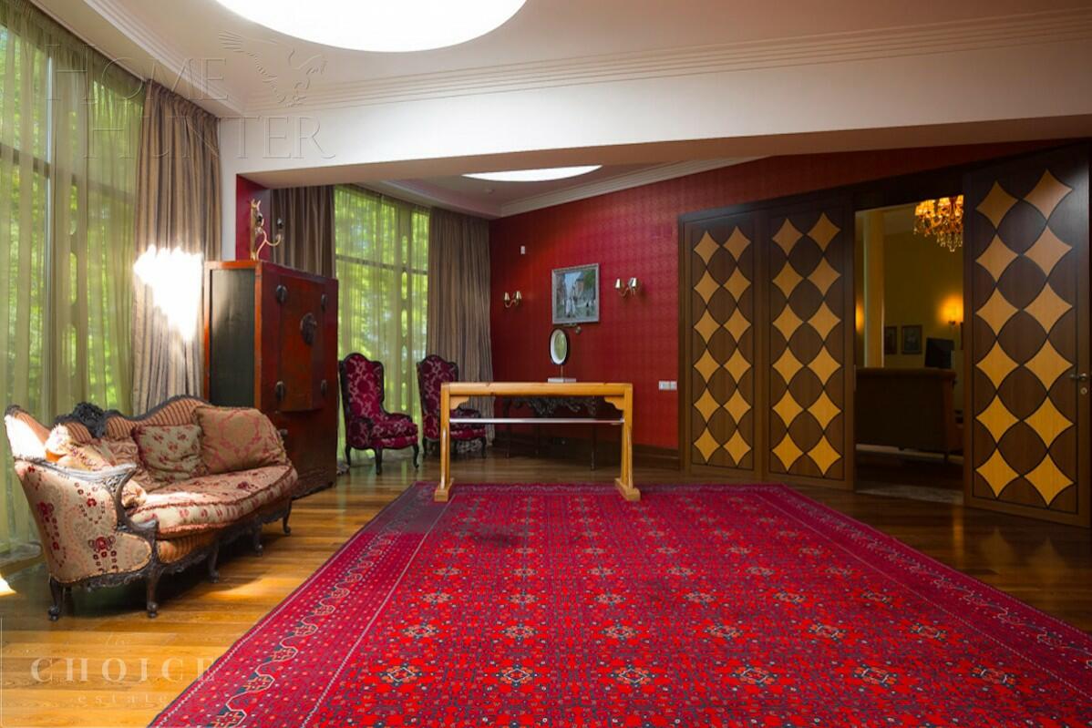 2-этажный коттедж 2 100 м² с отделкой