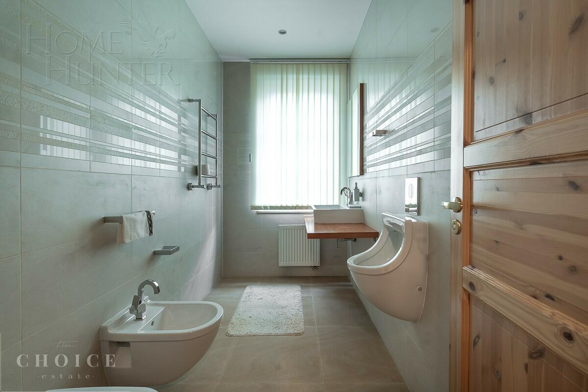 2-этажный коттедж 1 300 м² с отделкой