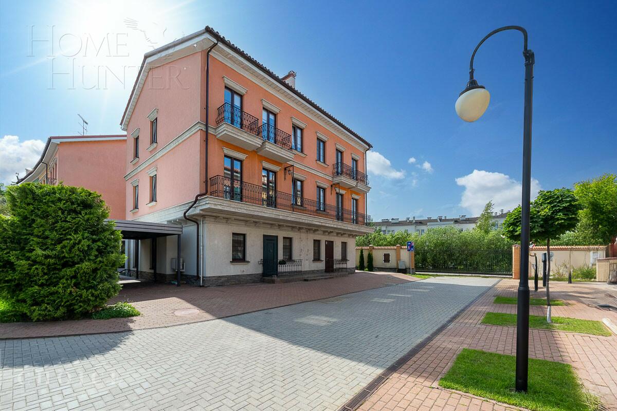 3-этажный таунхаус 230 м² с отделкой