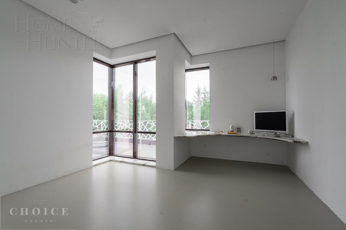 3-этажный коттедж 650 м² с отделкой