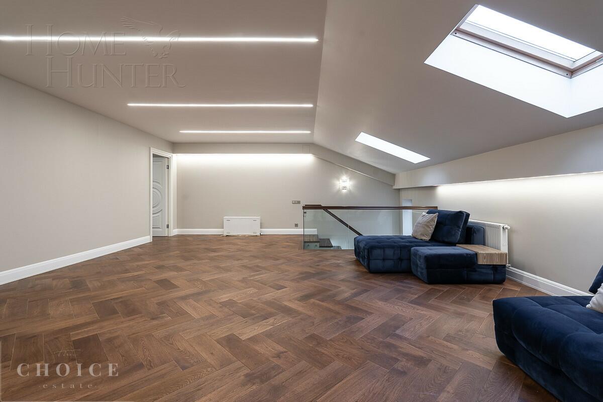 3-этажный таунхаус 271 м² с отделкой